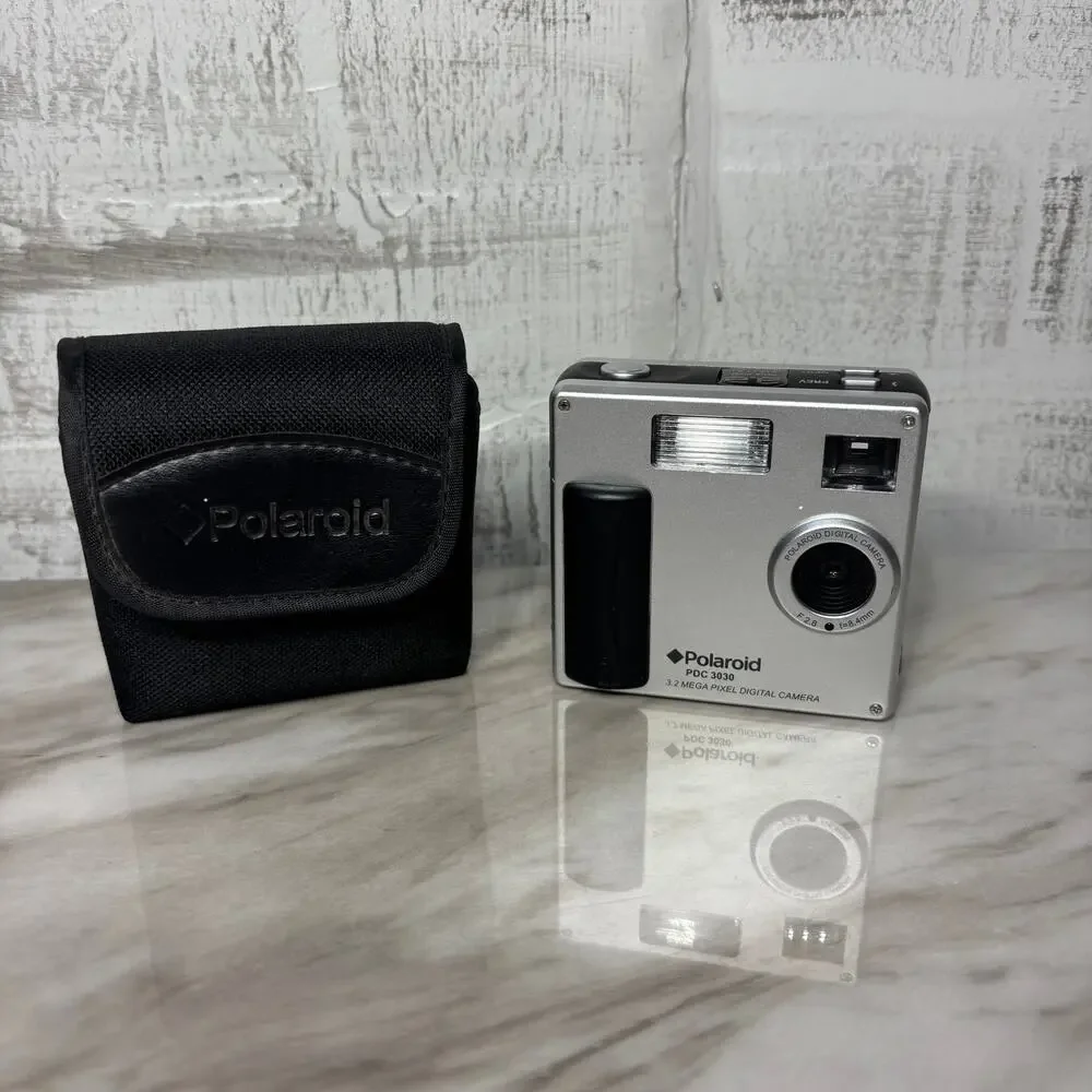 Vintage Polaroid PDC 3030 3.2MP Digital Camera with Case